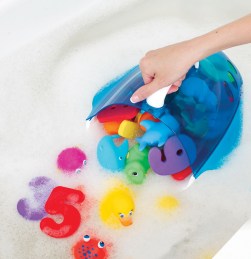 bath-toy-scoop-munchkin