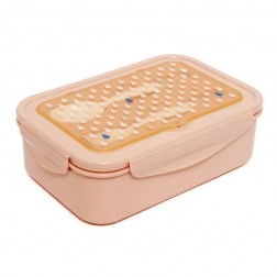 H Petit Monkey δημιούργησε ένα υπέροχο Bento Box!  Το Bento Box της σειράς drops εκτός από όμορφα σχέδια δίνει την δυνατότητα να χρησιμοποιήσετε το φαγητοδοχείο όπως σας ταιριάζει.  Εσωτερικά έχει ένα δοχείο με τρεις διαφορετικές θέσεις για φαγητό με δυν