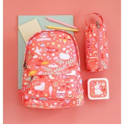 Το σετ περιλαμβάνει 4 διαφορετικά μεγέθη δοχείων και είναι τέλειο για το σχολείο ή την βόλτα σας.