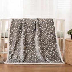 Βρεφική κουβέρτα της BEAUTY HOME , απαλή στην υφή, ζεστή και ανθεκτική! Εξασφαλίζει στο μωράκι σας έναν ήρεμο και ξεκούραστο ύπνο!   Κουβέρτα βρεφική polyester-γούνα.  Διαστάσεις: κούνιας 110Χ140. 