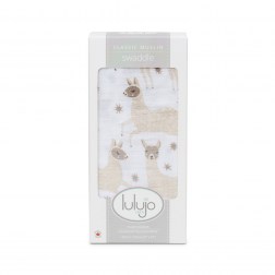 Η μεγάλη μουσελίνα της Lulujo Mountain Top Swaddling Blanket είναι 100% βαμβακερή με εκλεπτυσμένη ύφανση. Είναι προπλυμένη και όσο περισσότερο πλένεται τόσο πιο απαλή γίνεται.  Απαλή και αέρινη όχι μόνο να για τυλίξετε το μωρό αλλά και για να την χρησιμο